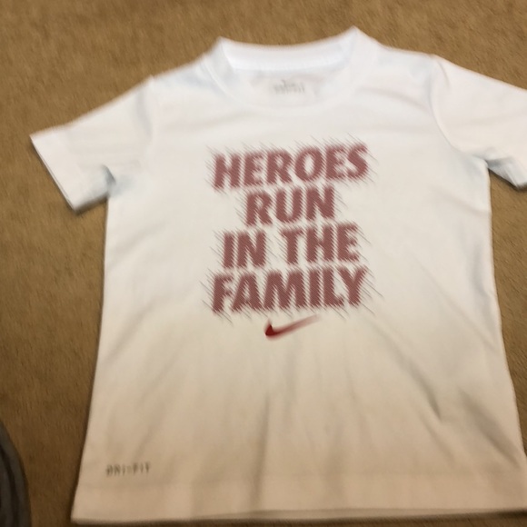 4 Nike size 4 shirts - Picture 5 of 6
